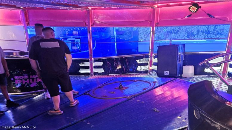 Waltzer ride car detached